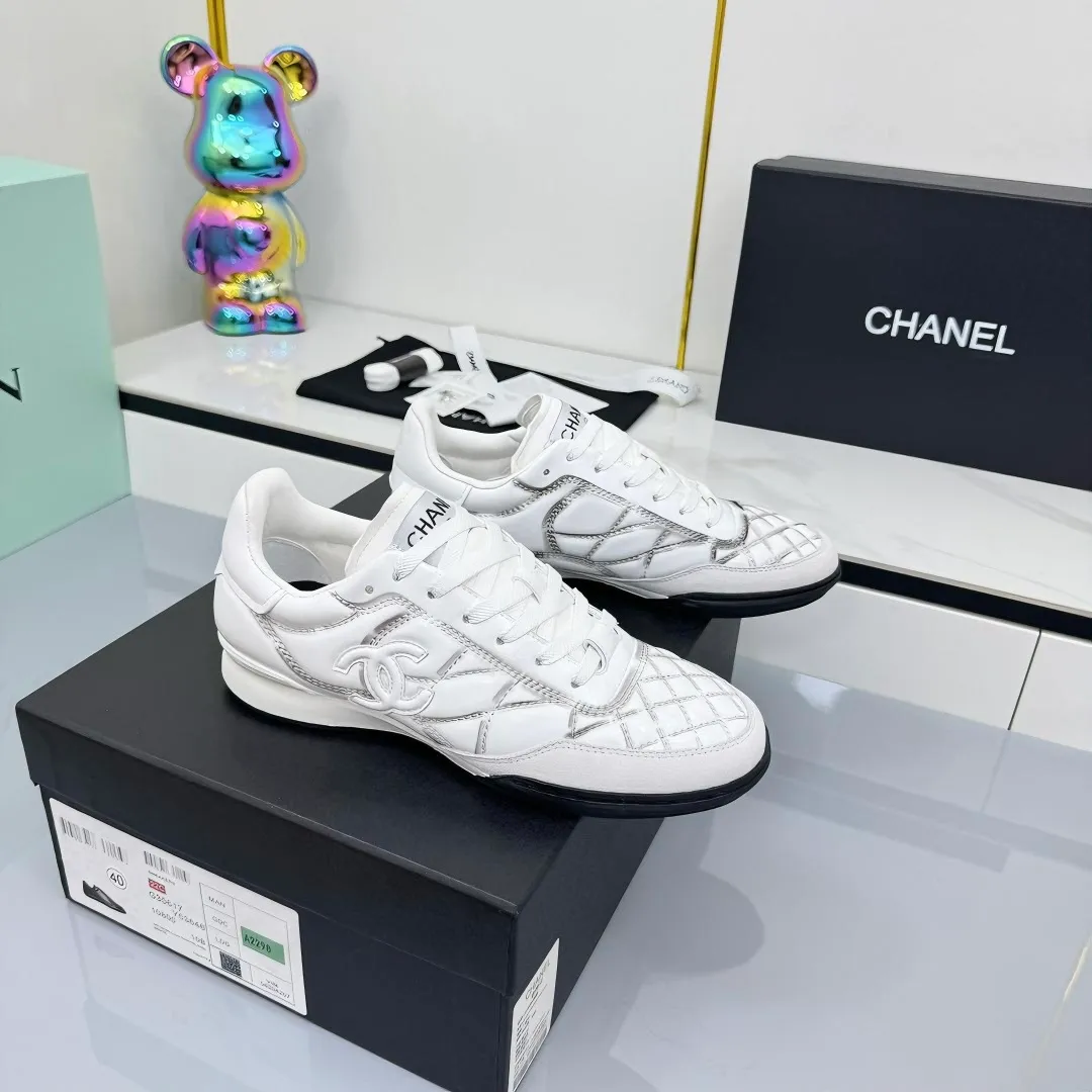 👟👟Ex-factory price 620👟👟 Top version Chanel Chanel - 2025 counter top casual sports shoes This sneaker is a classic design; the upper is electro-embroidered with a variety of techniques; the outsole is fashionable and sporty; it is extraordinary and incorporates a variety of color matching elements... The diversified mix and match is very beautiful and versatile, and can be used for leisure, fashion, sports and outdoor... ꫛꫀꪝ Go➫ Material: ❶Upper is made of: original cowhide ❷Inner lining is made of: original imported sheepskin ❸Outsole is based on: original TPU combination outsole Special counter boutique packaging complete set for women 35–41